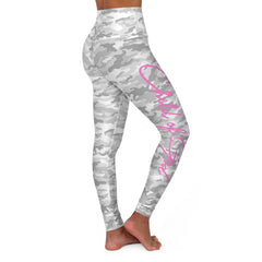 Leggings de ioga de cintura alta com design clássico. Camuflagem Cinza com Design Rosa