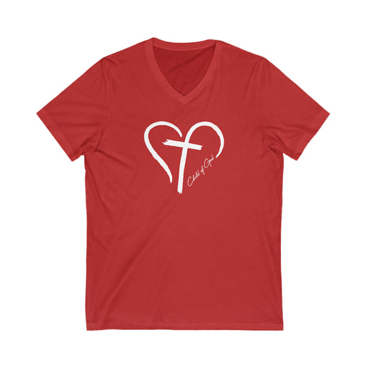 Camiseta unissex Heart and Cross de manga curta com decote em V