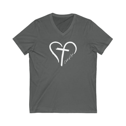 Camiseta masculina Heart and Cross de manga curta com decote em V