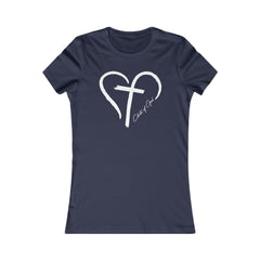 Camiseta favorita das mulheres com coração e cruz