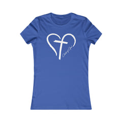 Camiseta favorita das mulheres com coração e cruz