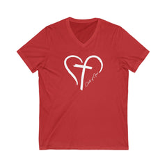 Camiseta masculina Heart and Cross de manga curta com decote em V